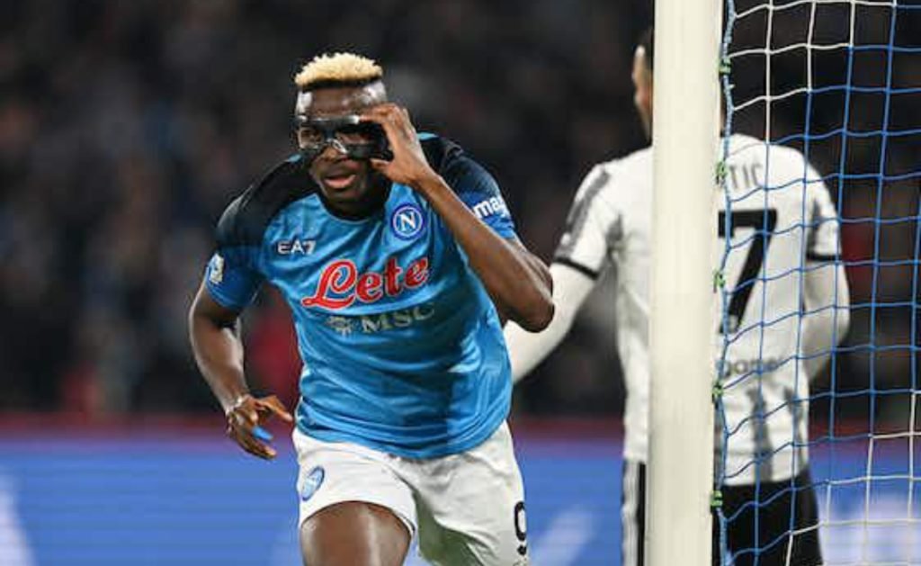 أعضاء في الكاف يتجهون لمنح الكرة الذهبية للنيجيري أوسيمين