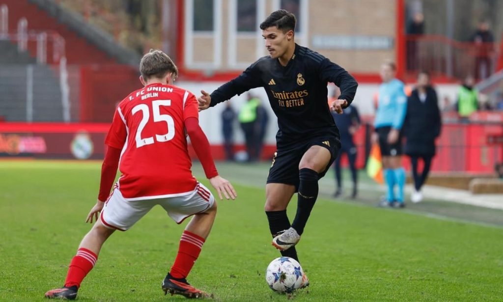 يوسف لخديم يقترب من اللعب في الليغا الإسبانية