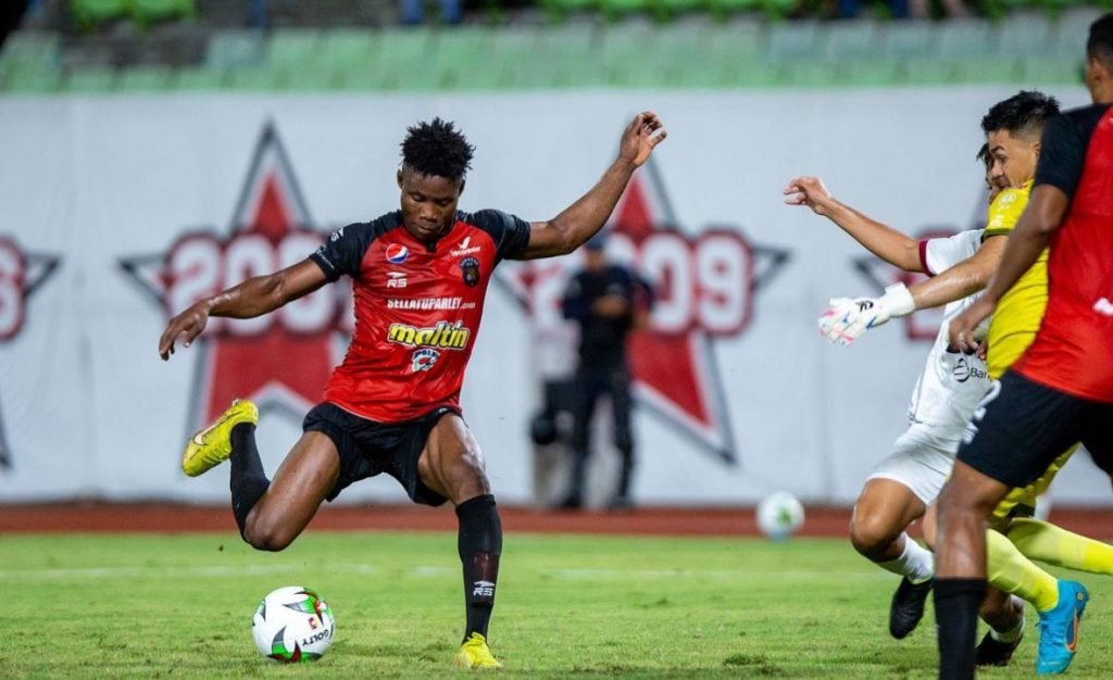 الوداد يدفع 300 مليون للتعاقد مع هدافه الجديد