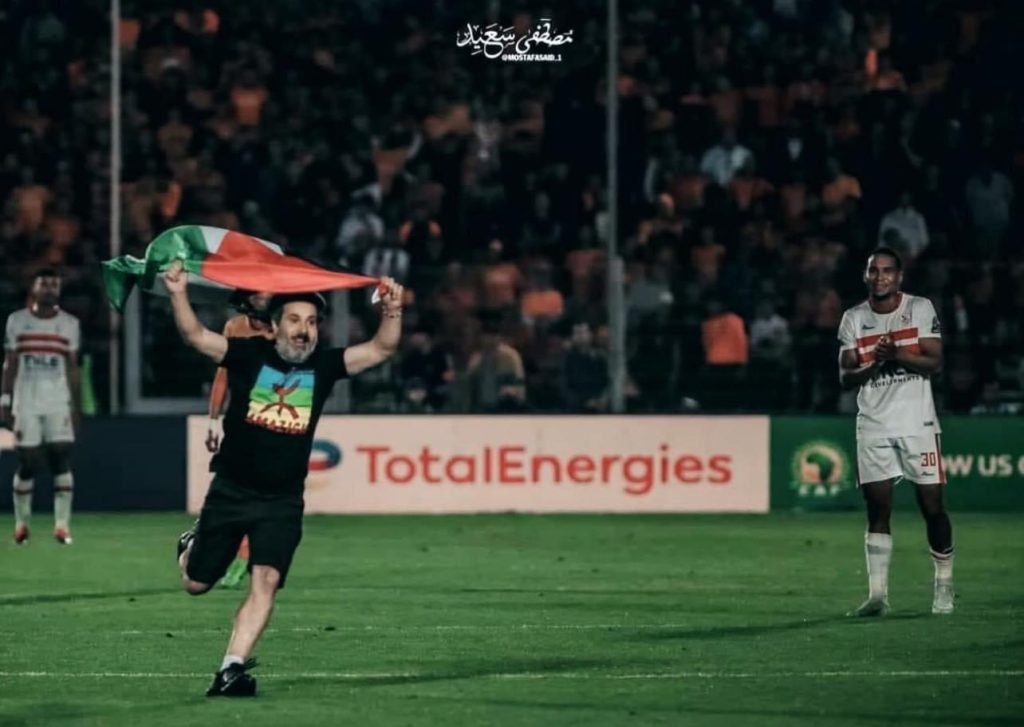 النيابة العامة تتابع مقتحم أرضية ملعب بركان في حالة سراح