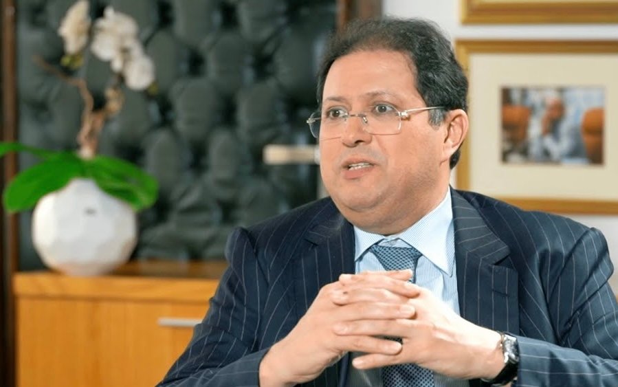 ايت منا يبدأ المفاوضات مع لاعبين أجانب لضمهم إلى الوداد