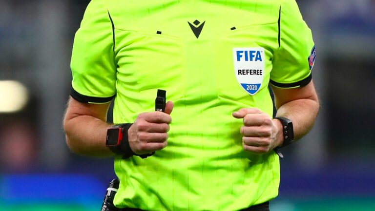 الفيفا يكشف عن الحكام الدوليين للمغرب لسنة 2025