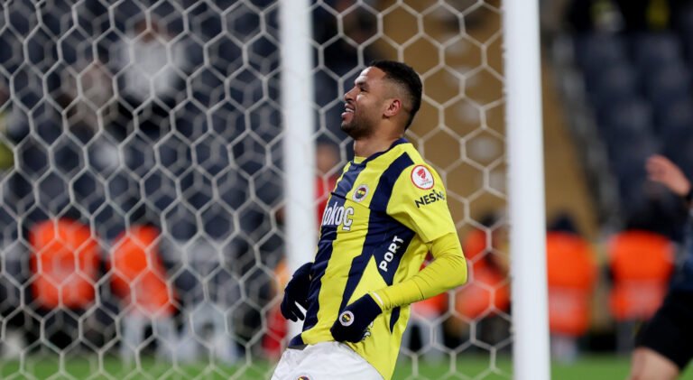 النصيري في طريقه لتحقيق أفضل موسم كروي له في التاريخ