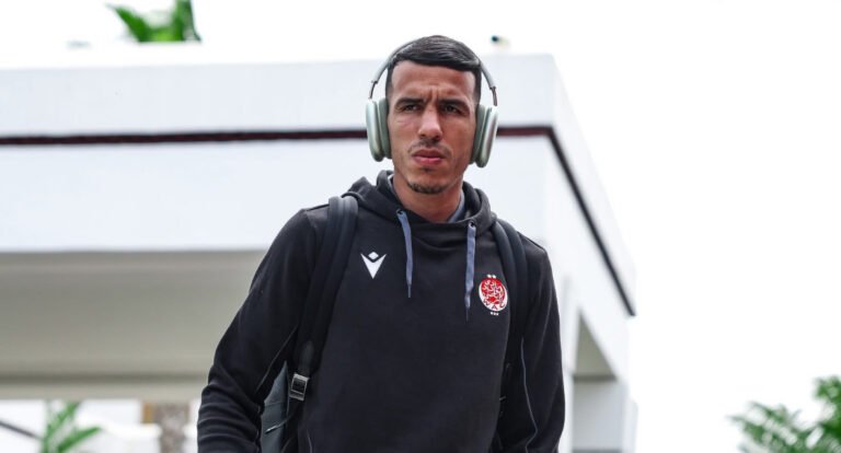 بنهاشم لا يثق في حركاس ويتجه إلى سحب شارة العمادة منه