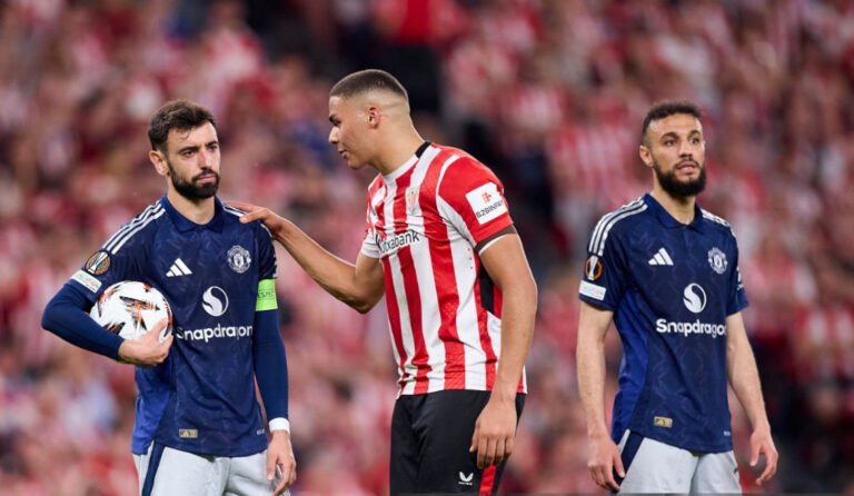 الركراكي يلتقي بسنادي ويؤكد حضوره في مباراة تونس