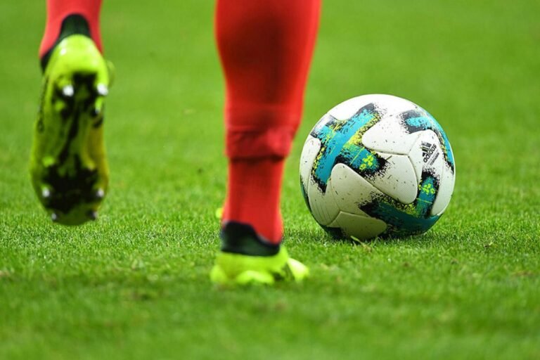 نصائح ذهبية لسفر لاعب كرة القدم بدون إجهاد قبل المباريات