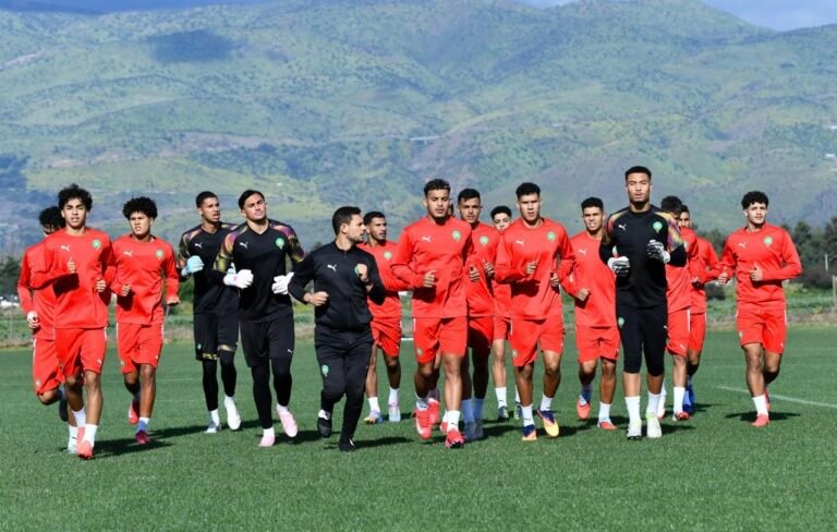 المنتخب الوطني يجري أول حصة تدريبية خفيفة بسانتياغو