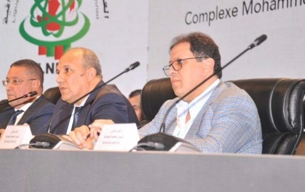 العصبة الإحترافية تعتمد قوانين الفيفا وتسمح للأندية بالتعاقد مع اللاعبين الأحرار في أي وقت