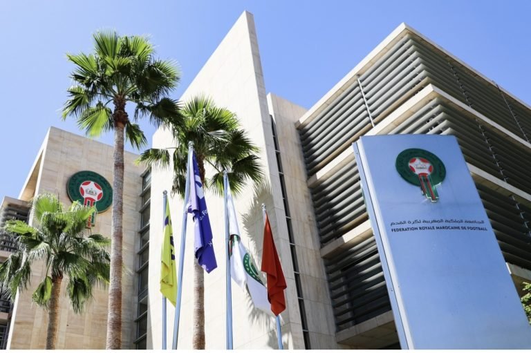 جامعة كرة القدم تقيل مدرب المنتخب الوطني