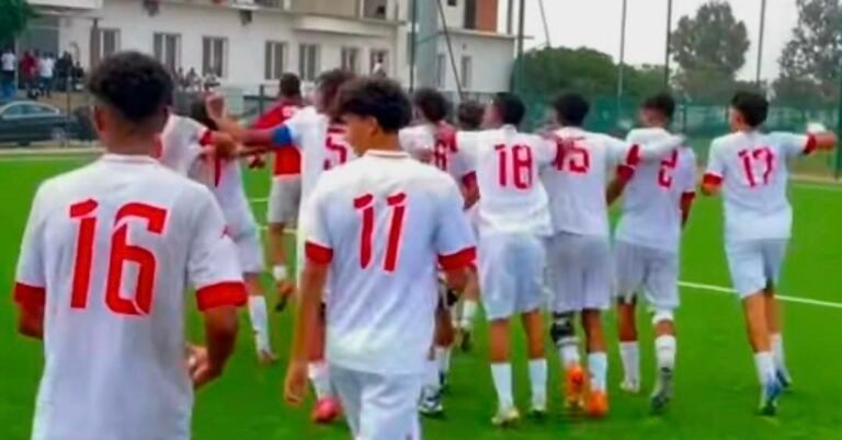 الوداد يقسو على الرجاء بثلاثية وينفرد بصدارة الترتيب مؤقتا