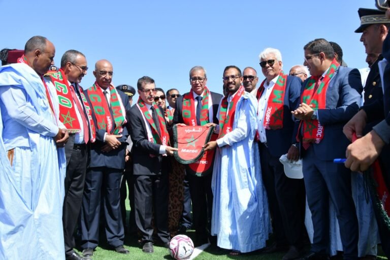 جامعة كرة القدم تسلم الملعب البلدي المسيرة وطاورطة 1و2 بمدينة الداخلة