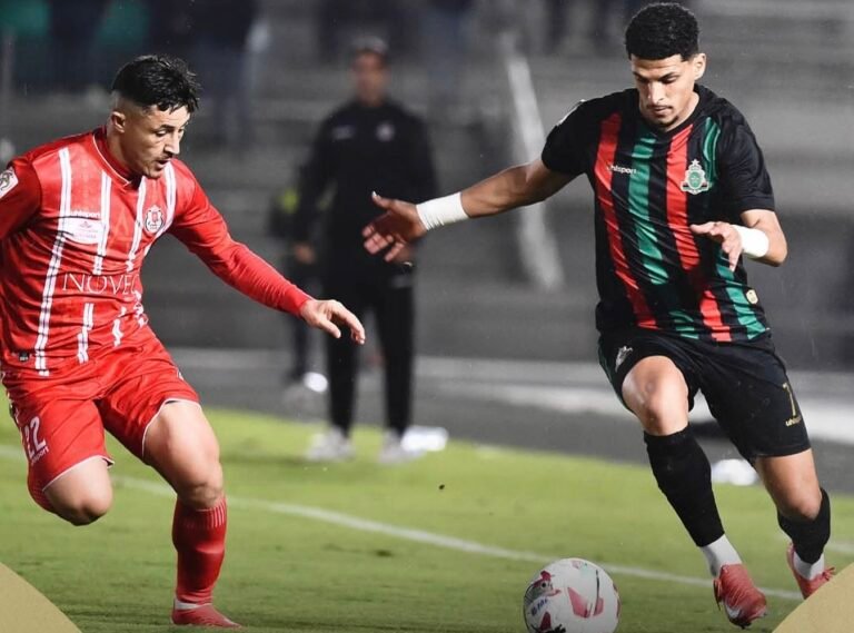 الجيش الملكي يفلت من كمين الفتح ويرتقي إلى الصدارة