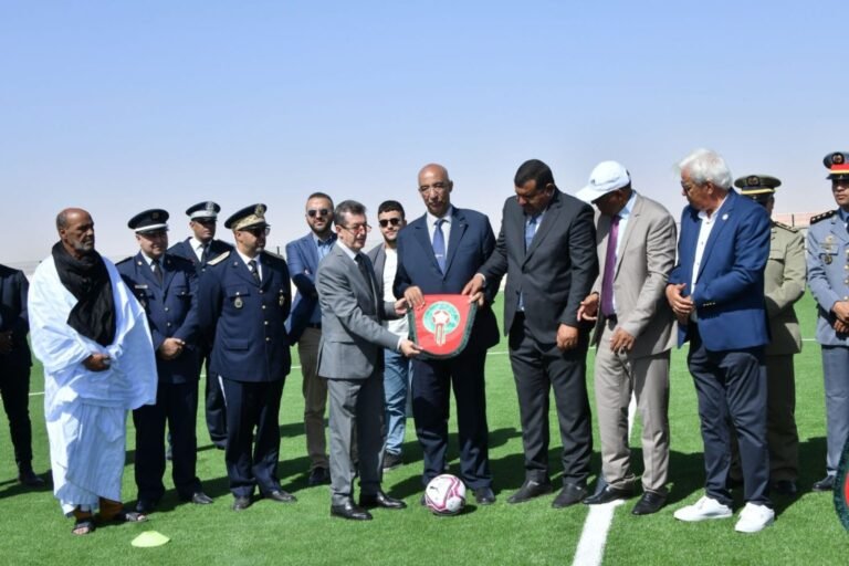 جامعة كرة القدم تسلم الملعب البلدي بئر الكندوز