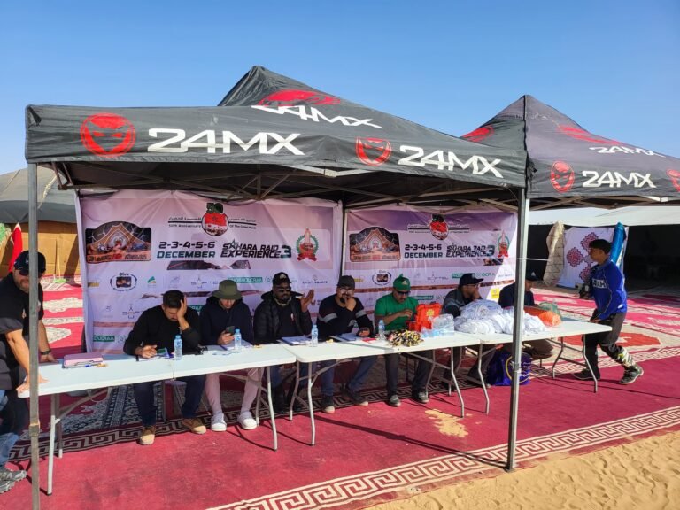 انطلاق النسخة الثالثة من اللحاق الدولي “Sahara Raid Experience” بالأقاليم الجنوبية بمشاركة 40 دراجا