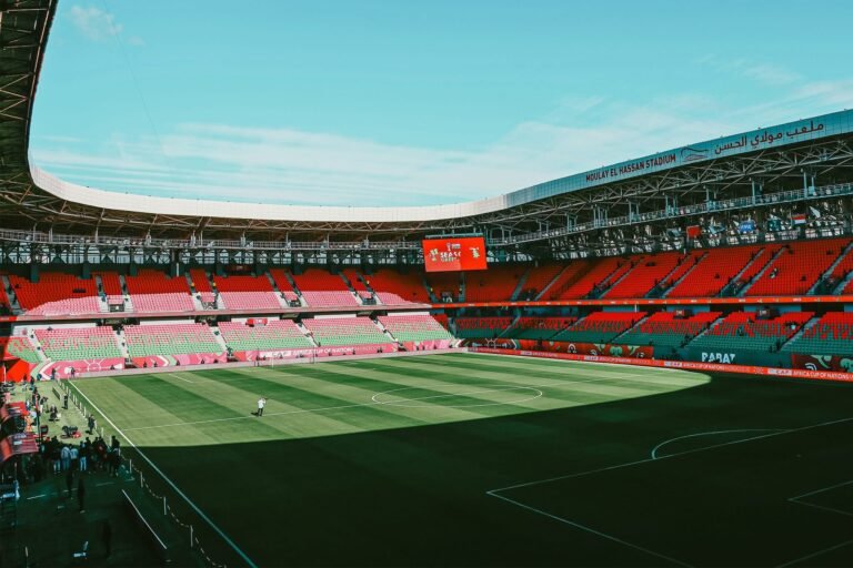 4 ملاعب كبرى وحديثة سترى النور بأربع مدن مغربية