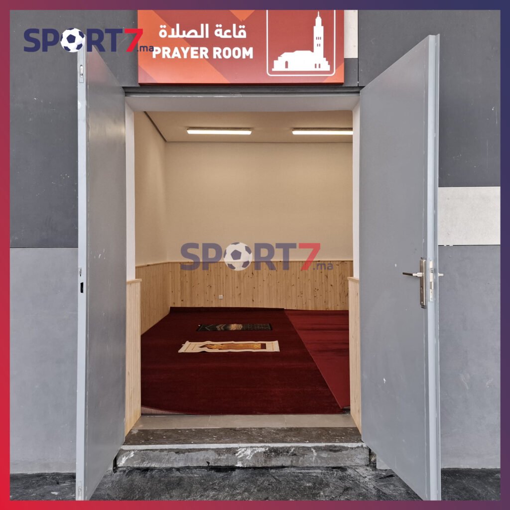 قاعة الصلاة بملعب طنجة الكبير