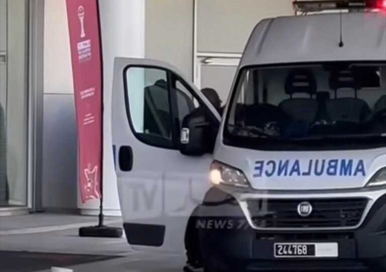 سيارة إسعاف تنقل الجزائري آيت نوري إلى مستشفى محمد السادس