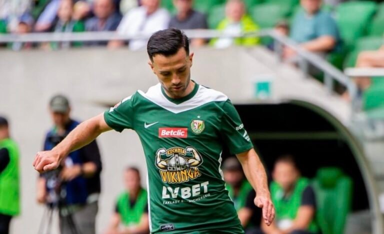 الكوسوفي بيصار يوقع رسميا في كشوفات الرجاء الرياضي