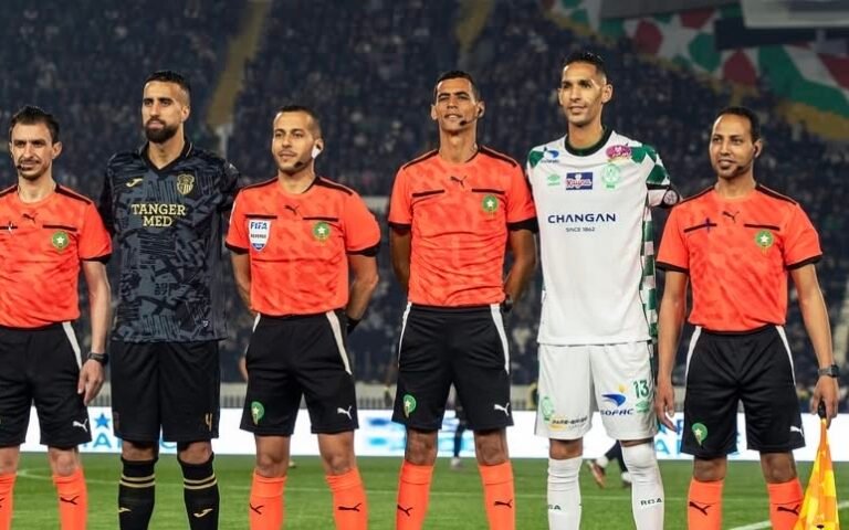 الرجاء ينتصر على اتحاد طنجة في قمة كان بطلها الحكم نشيط