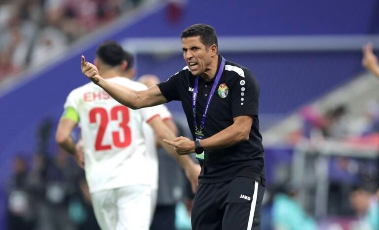 عموتة يشترط على ايت منا اصطحاب طاقم تقني جديد