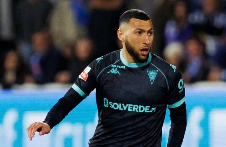 محمد وهبي يقرر استبعاد زابيري وتعويضه بيانيس بكراوي