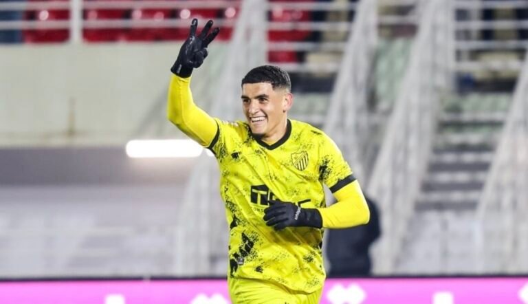 سفيان بنجديدة يواصل صدارة هدافي البطولة الإحترافية