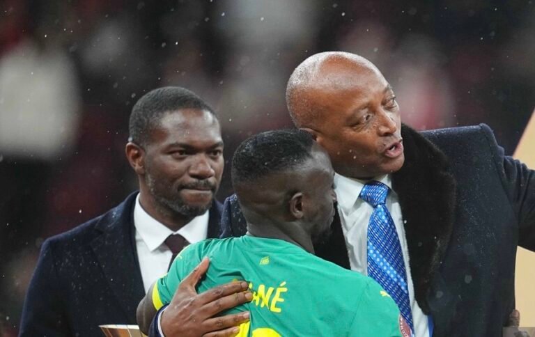 موتسيبي يصل السنغال بعد الجدل الكبير حول تتويج المغرب باللقب