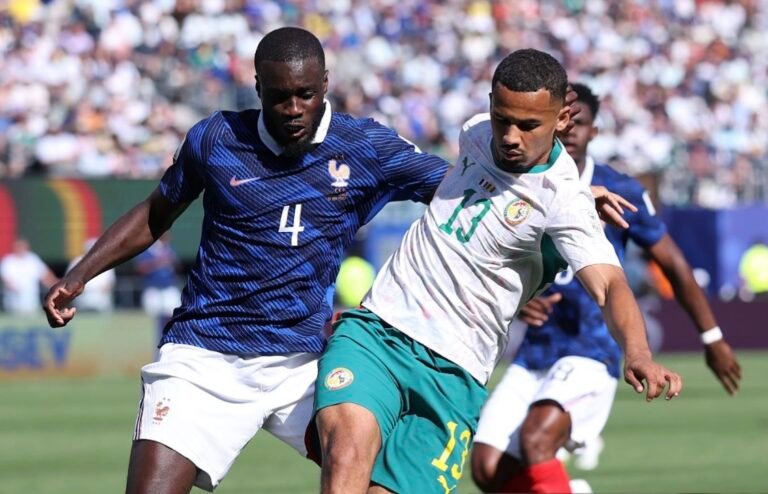 منتخب فرنسا يقسو على السنغال بثلاثية في كأس العالم