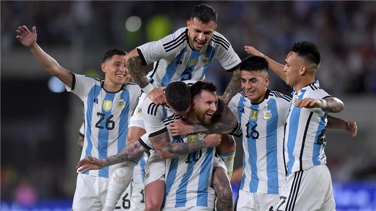 نزال حارق بين إسبانيا والأرجنتين في نهائي المونديال