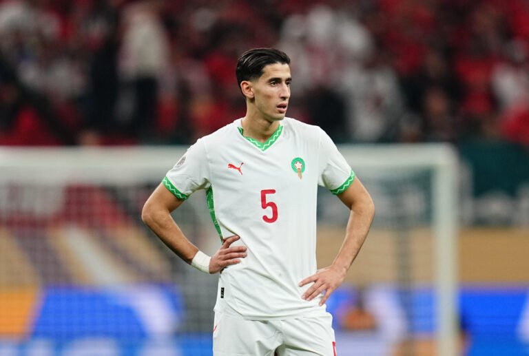 اتفاق يعيد المدافع نايف أكرد إلى الدوري الإسباني