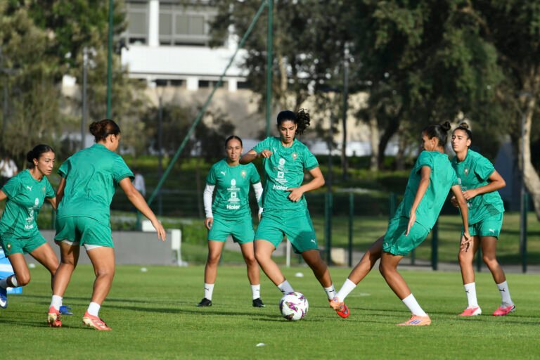 المنتخب الوطني يستأنف تدريباته استعدادا لمواجهة نظيره الجزائري