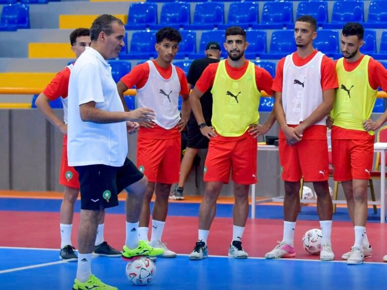 المنتخب الوطني يواصل تدريباته استعدادا للقاء السعودية