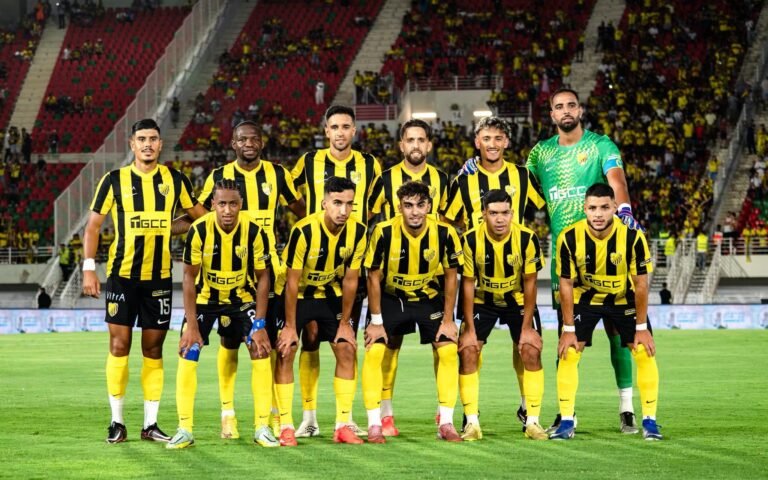 المغرب الفاسي ينتصر برباعية على رحيمو ويؤجل الحسم إلى واغادوغو
