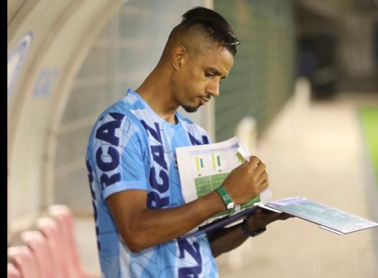 المهدي أفريي يعود من جديد لتدريب هلال الناظور
