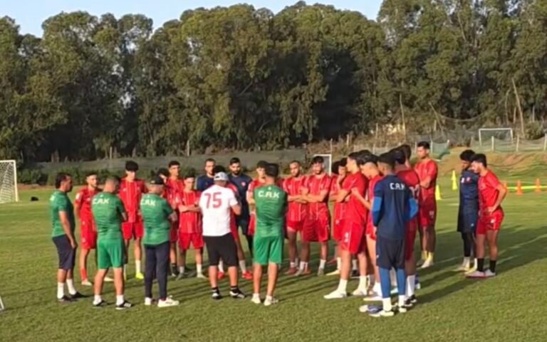 شباب أطلس خنيفرة يستعد للبطولة بمدينة الجديدة.