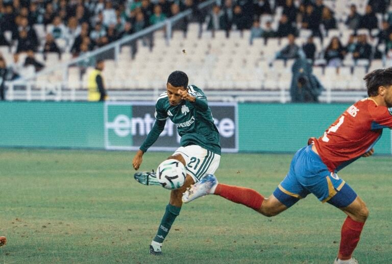 عز الدين أوناحي يتسيد إحصائية مهمة في دوري المؤتمر الأوروبي