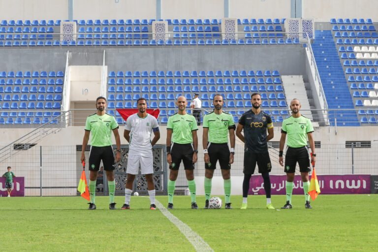 سطاد الرباطي و النادي القنيطري يضربان بقوة و تعادلان يحسمان المباريات المقدمة عن الدورة الرابعة للدوري المغربي الإحترافي الثاني.