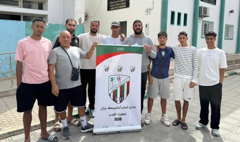وقفة احتجاجية لأولمبيك وزان أمام الباشوية ورئيس النادي يلوح بالاستقالة