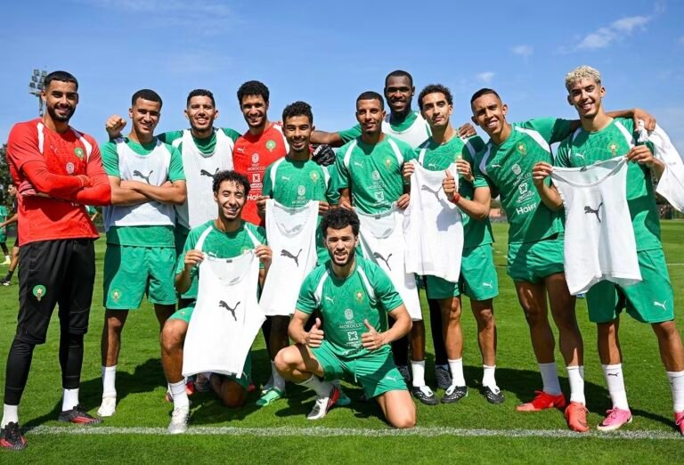 بعثة المنتخب المغربي تحل بمدينة طنجة عبر البراق