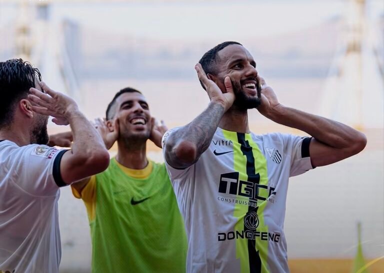 المغرب الفاسي يقلب الطاولة على الأسيك ويتأهل لدور المجموعات للمرة الأولى في تاريخه
